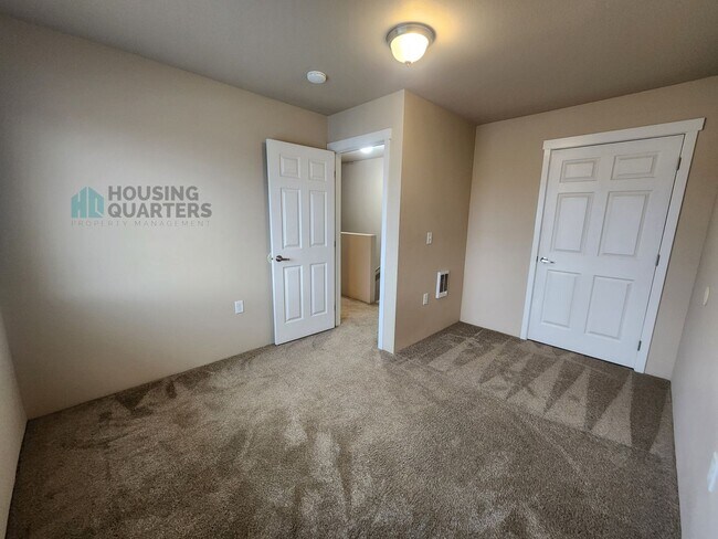 Building Photo - 5120 E Grace Ave