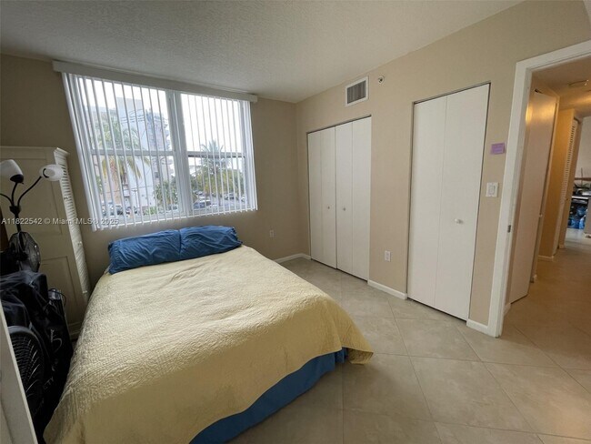 Building Photo - 1555 N Treasure Dr