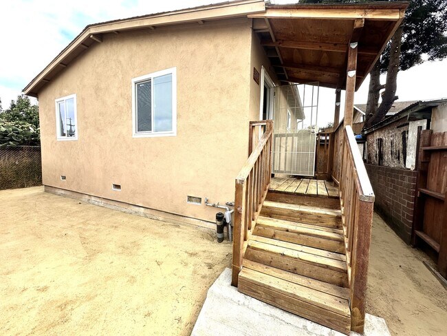 Building Photo - Charming, Humble Yet Inviting 2 Beds 1 Bat...