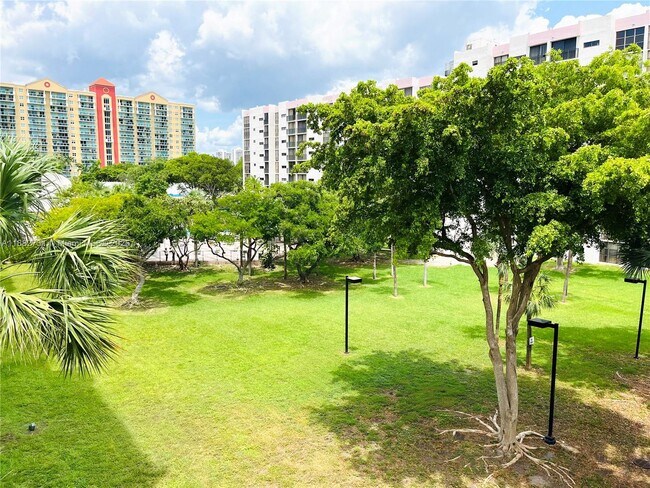 Building Photo - 16909 N Bay Rd