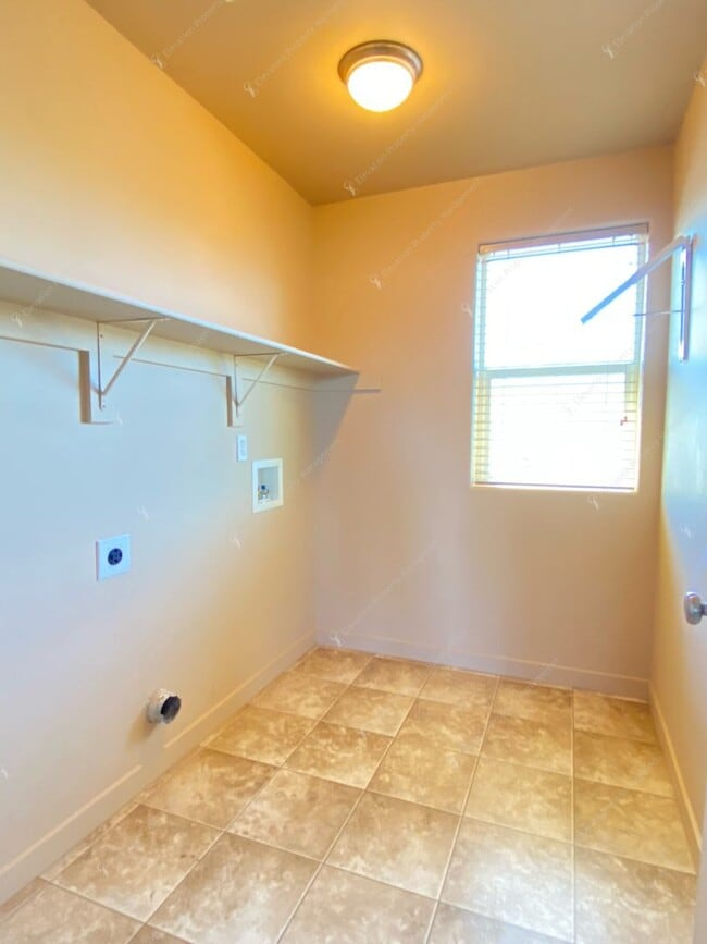 Building Photo - 3  BR home with new flooring in a great NE...