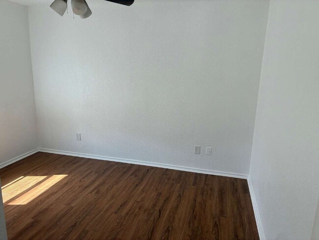 Building Photo - Four Bedroom/ Two and a Half Bed Home Near Brooks City Base