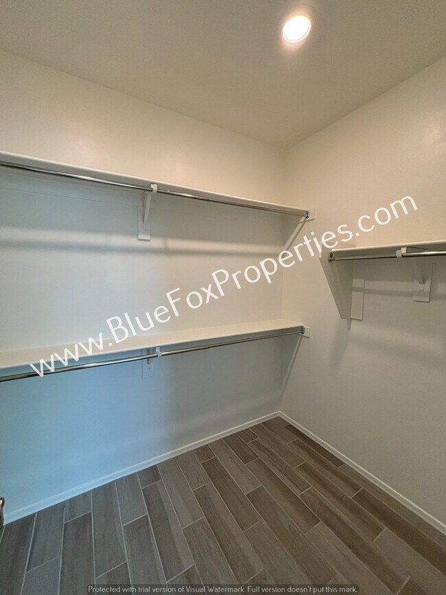 Building Photo - 735 Calle Calca