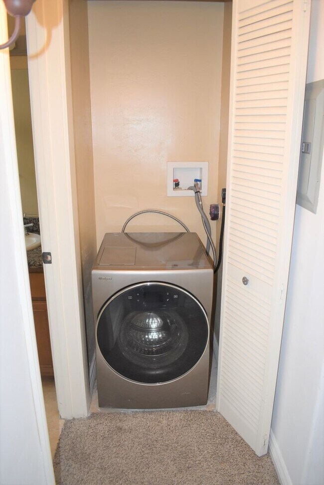 Building Photo - 1 Bedroom Condo in the Tapestry Community of Imperial Beach