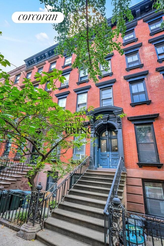 Building Photo - 224 E 18th St