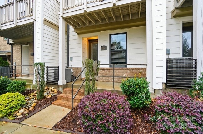 Building Photo - 1312 Nandina St