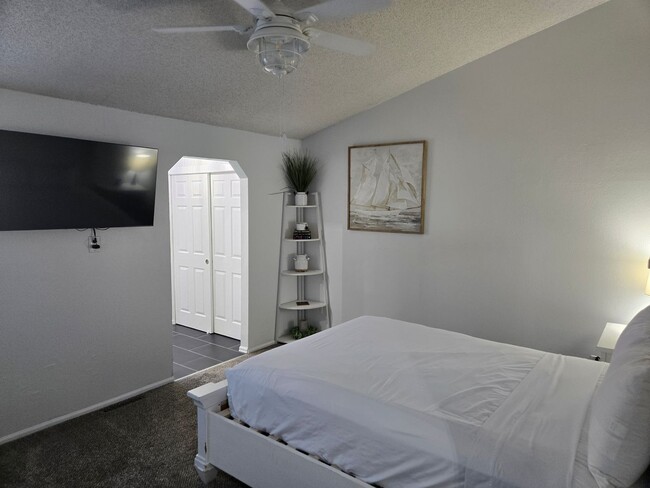 Building Photo - Unit C