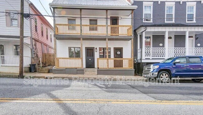 Building Photo - 12 S Main St