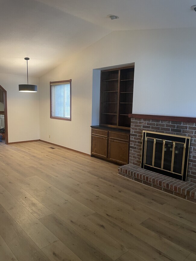 Building Photo - 3500 S Vintage Way