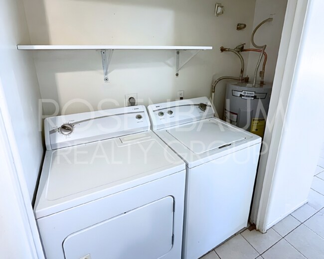 Building Photo - 1326 N Miller Rd