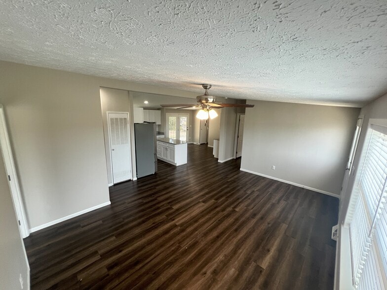 Building Photo - 2840 Applewood Ave