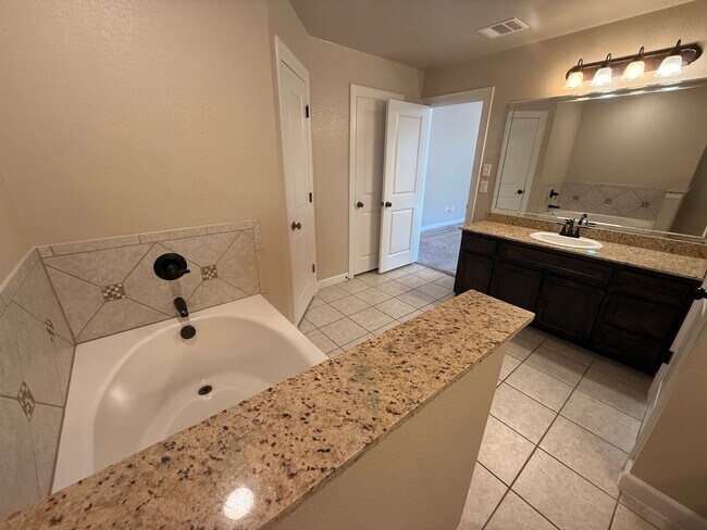 Building Photo - 4-Bedroom House for Rent in Copperas Cove
