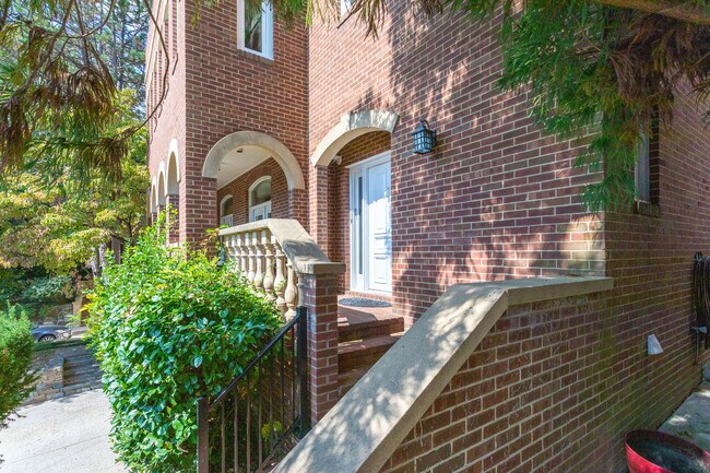 Building Photo - 4611 Charleston Terrace NW