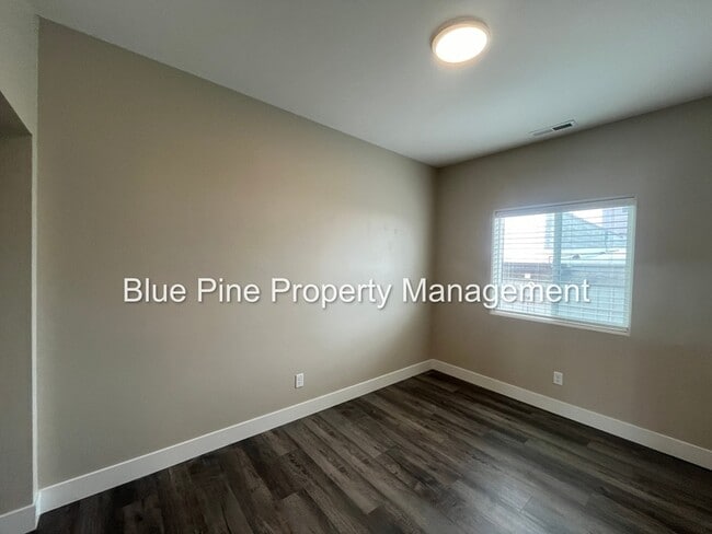 Building Photo - 591 Turin Way