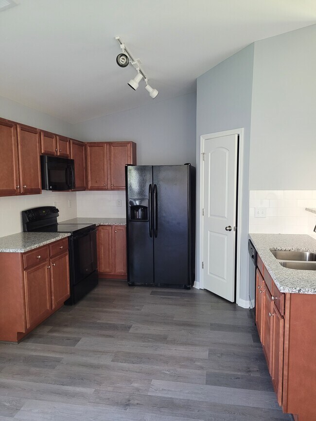 Building Photo - 1657 Extine Ln