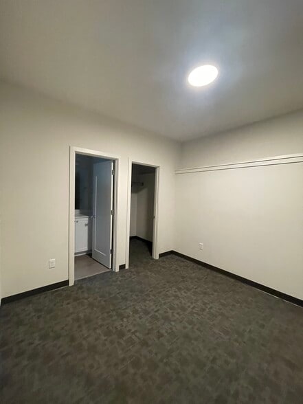 Building Photo - 2613 3rd Ave W