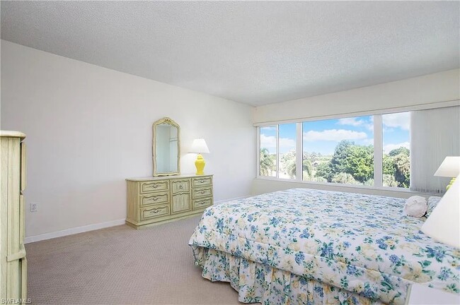 Building Photo - 955 Palm View Dr