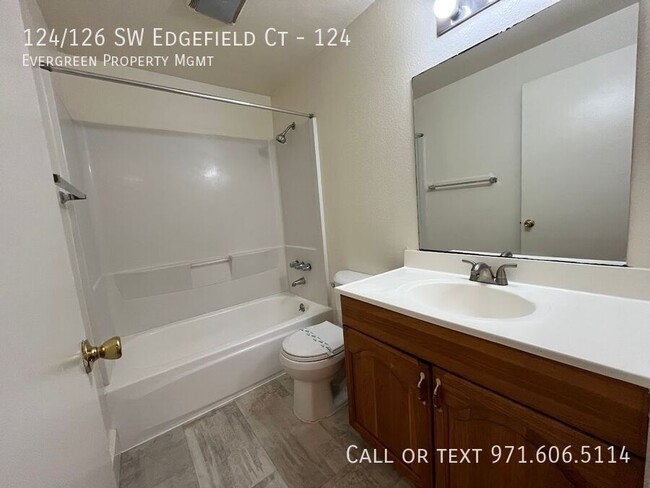 Building Photo - 124/126 SW Edgefield Ct-124