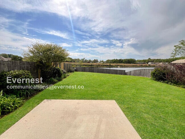 Building Photo - 222 Bermuda Lakes Dr