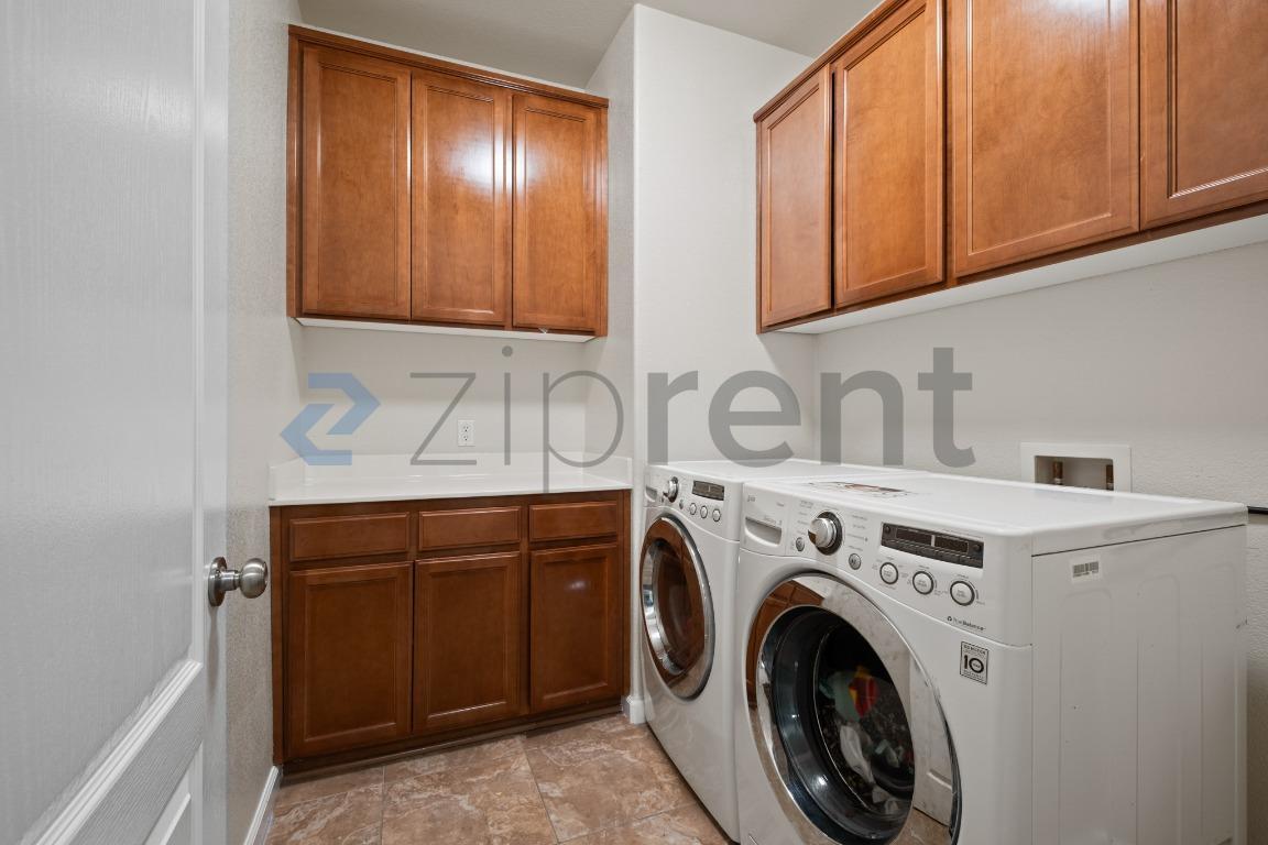 Building Photo - Unit