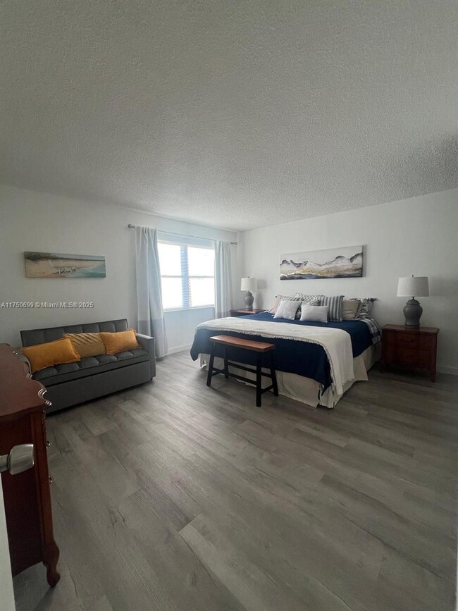 Building Photo - 401 Golden Isles Dr