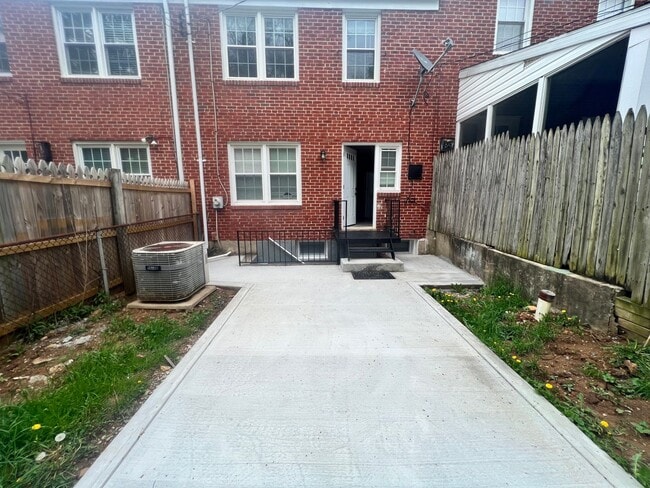 Building Photo - Stunning Updated 3BR/2BA Row Home in the Heart of Towson