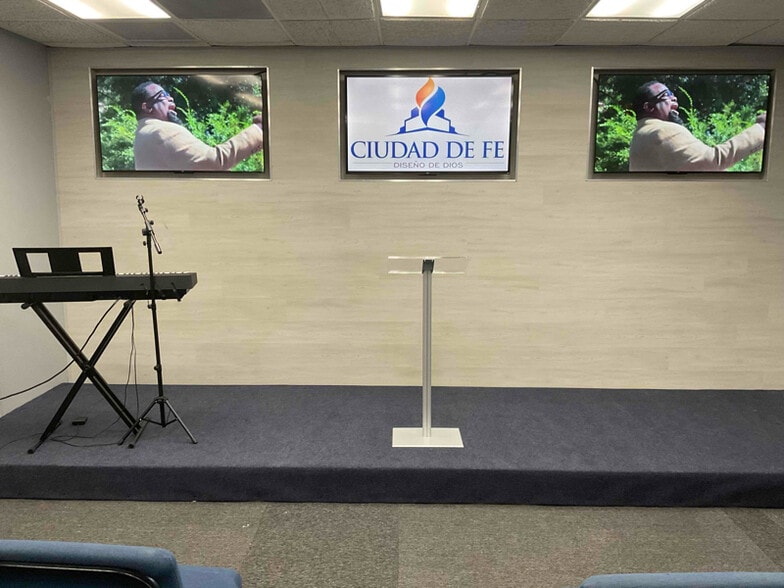 Building Photo - 6220 S Orange Blossom Trl