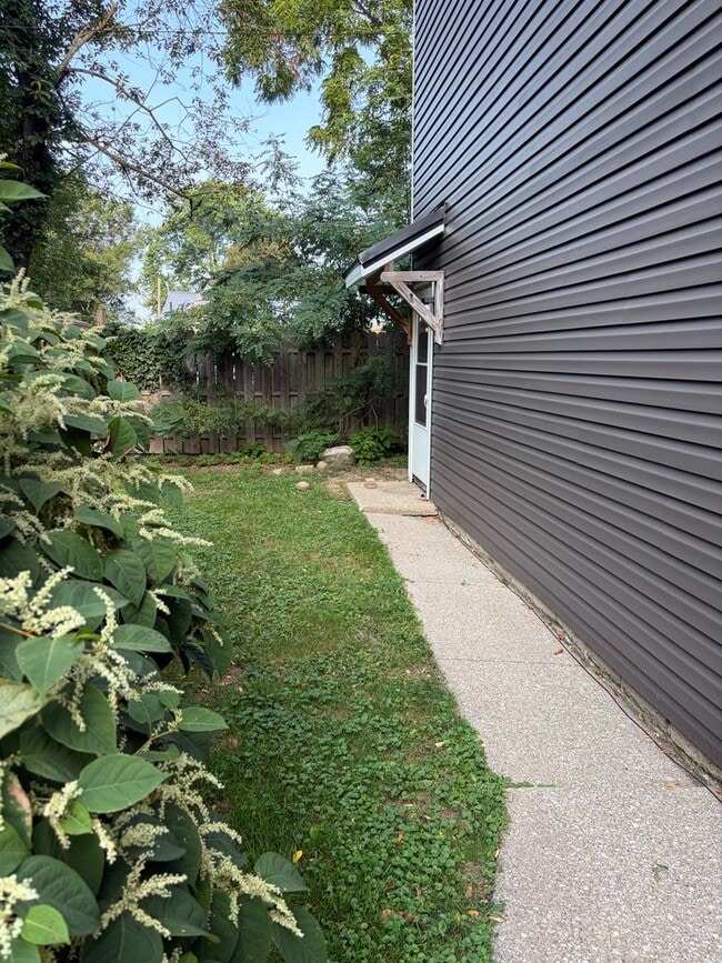 Building Photo - 530 Tallmadge