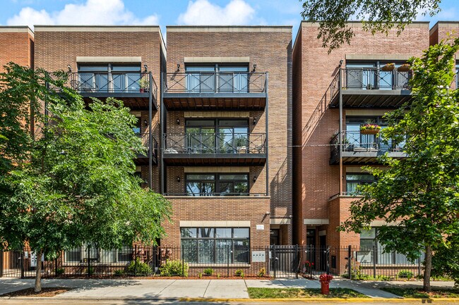 Primary Photo - 3128 W Walton St