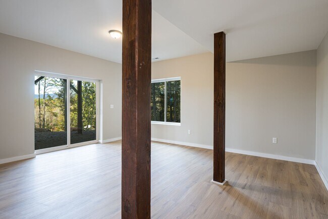 Building Photo - Large New Construction Rental - Old Fort