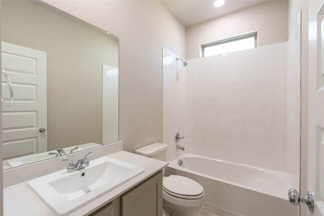 Building Photo - 712 Melody Hl Dr
