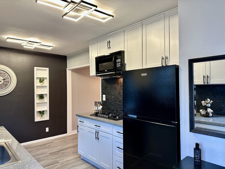 kitchen - 1220 N Cordova St