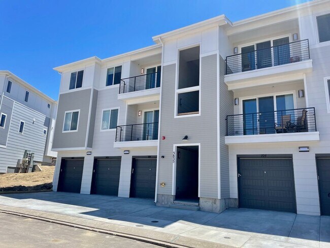 Primary Photo - MODERN LUXURY 2BD/2BA/2CAR CONDO in Briargate