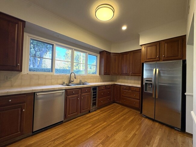 Building Photo - Beautiful Home in Crescent park, Palo Alto available now.