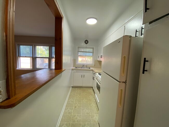 Building Photo - 1117 S Westnedge Ave