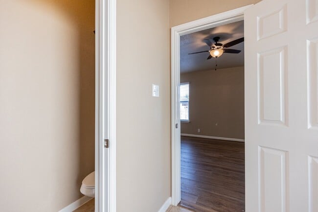 Building Photo - 259 Creekview Way