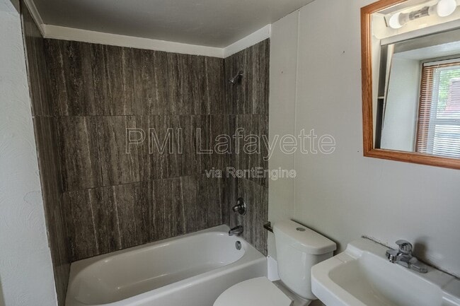 Building Photo - 442 Lamplighter Ln