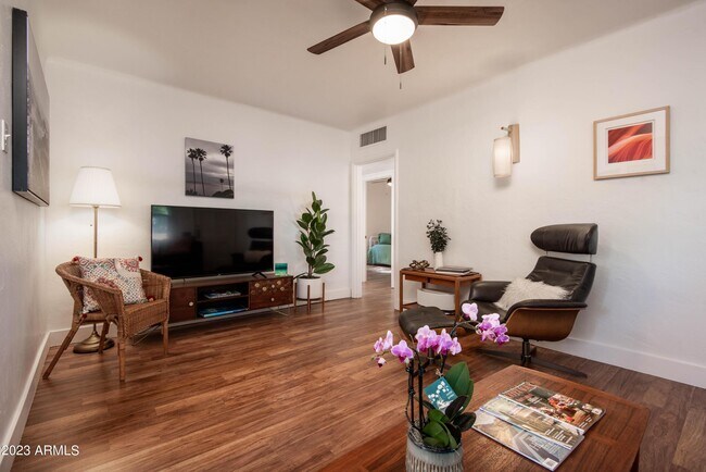 Building Photo - 1301 W Glenrosa Ave