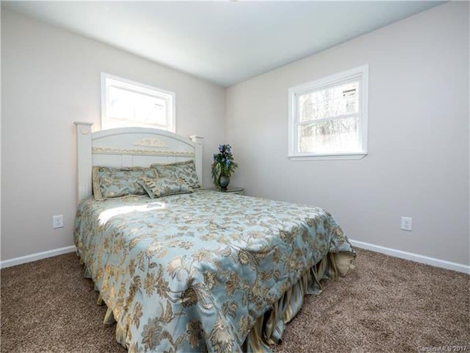 Building Photo - 305 S Spargo St