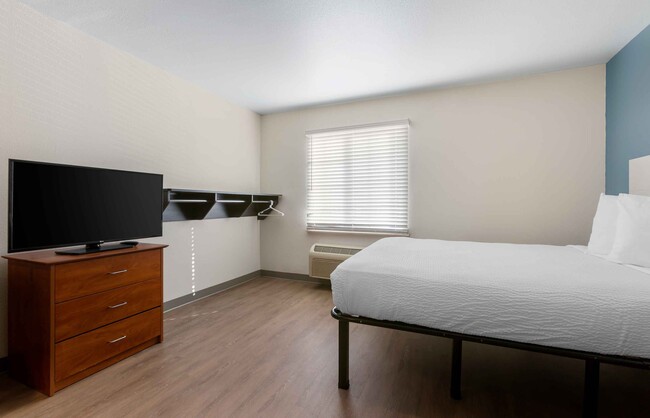 Building Photo - Furnished Studio-El Paso - East