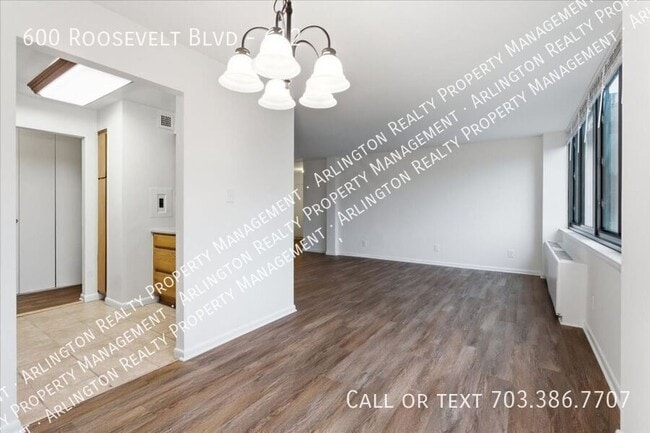 Building Photo - 600 Roosevelt Blvd