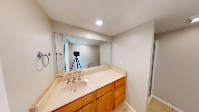 Building Photo - 5311 Saxon St