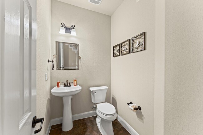 Building Photo - 10 Cayuga Pond Ct
