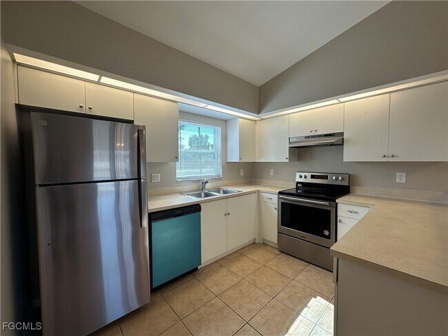 Building Photo - 2411 Park Rd