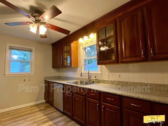 Building Photo - 304 Columbus Dr