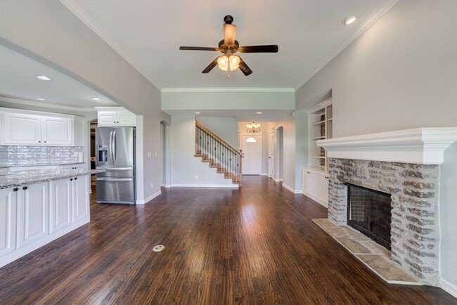 Building Photo - 4 Bed / 3 Bath in Jenks!