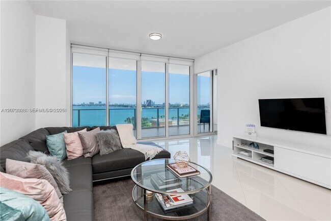 Building Photo - 2020 N Bayshore Dr