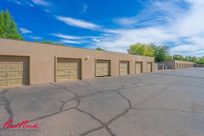 Building Photo - Enjoy Scenic Ivins Living – 3-Bed, 2-Bath ...