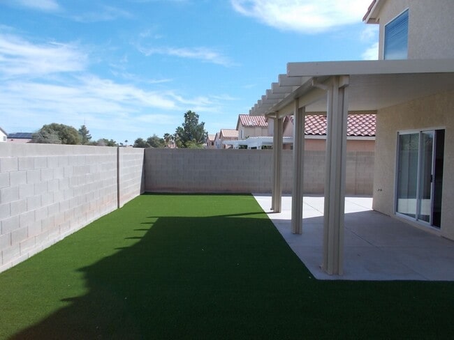 Building Photo - Desirable Move-In Ready Home with Loft, Fireplace & Oversized Garage