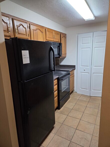 Building Photo - 65 Greentree Ln